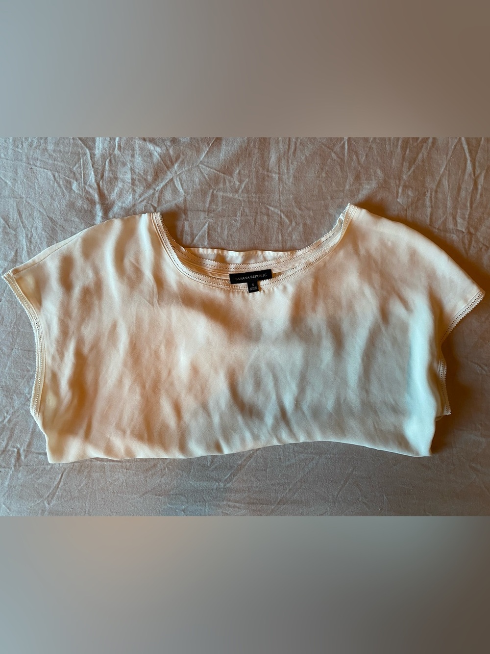 Banana Republic Cream Women's Blouse - Elegant Scoop Neck Size S